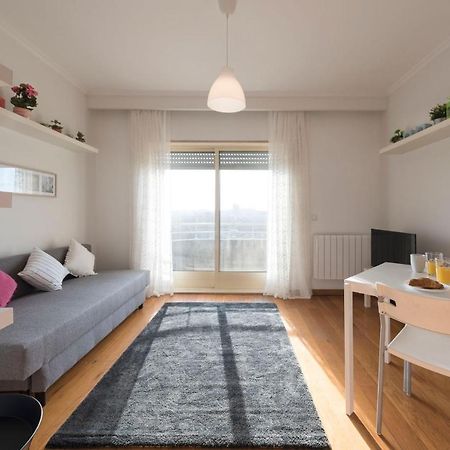 Lovelystay - 1Br Flat With Stunning Views Over Porto فيلا نوفا دي غايا المظهر الخارجي الصورة