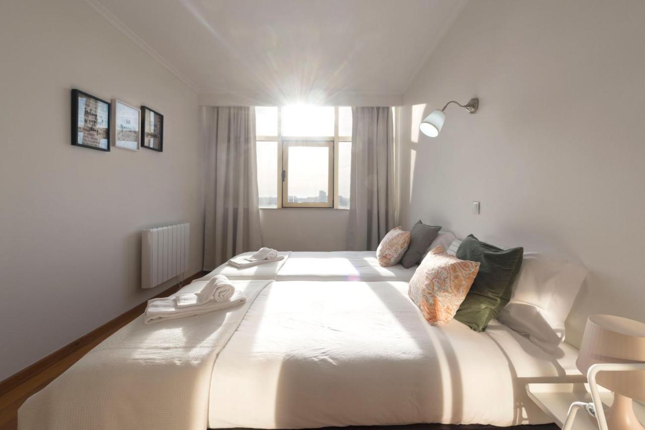 Lovelystay - 1Br Flat With Stunning Views Over Porto فيلا نوفا دي غايا المظهر الخارجي الصورة