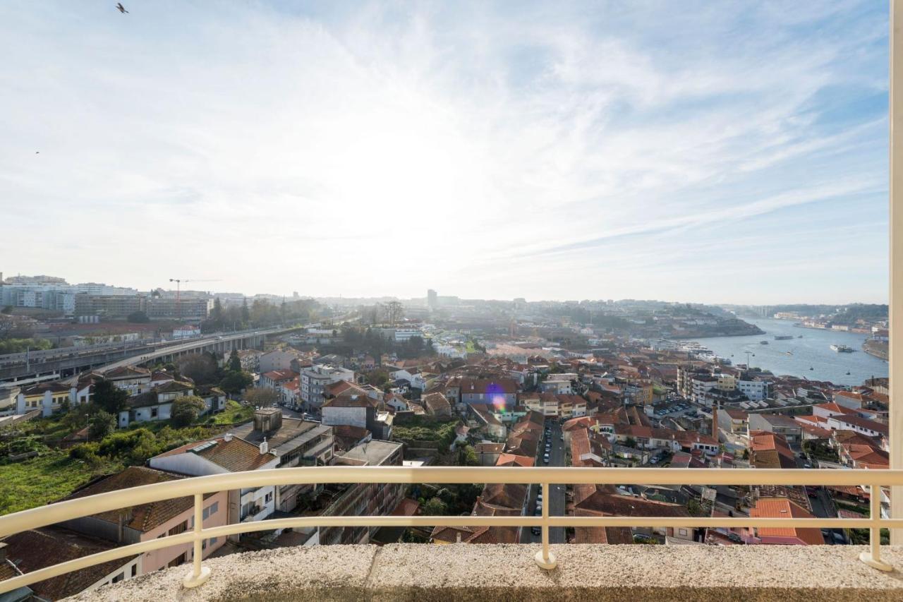 Lovelystay - 1Br Flat With Stunning Views Over Porto فيلا نوفا دي غايا المظهر الخارجي الصورة